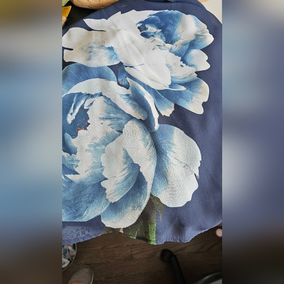 Woman's Dress - Picture 4 of 8